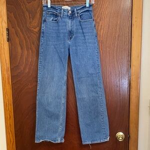 Abercrombie & Fitchburg women’s size 0 blue jeans